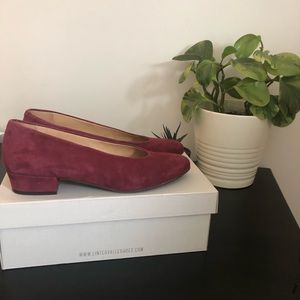 L’intervalle burgondy suede short heels